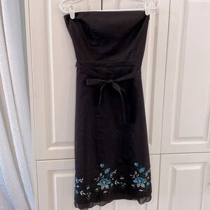 RW&CO strapless dress. Beautiful embroidery on the bottom. Slip underneath.